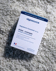 Boite de magnesium concentre sur tas de sel des marais salants de guerande